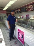 Chant Kassardjiar gérant de la boutique Baskin-Robbins