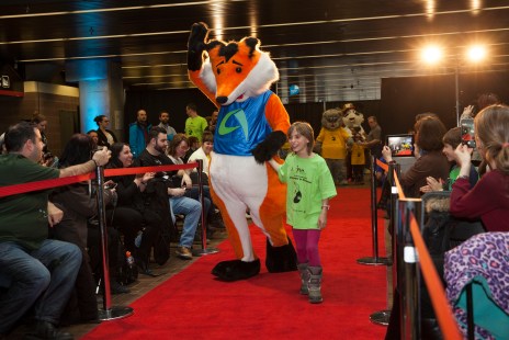 Les enfants ont défilé avec les mascottes des arrondissements à l'ouverture des 39e jeux de Montréal. Photo: Isabelle Bergeron/TC Media. 