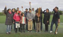 Famille jouant au cricket