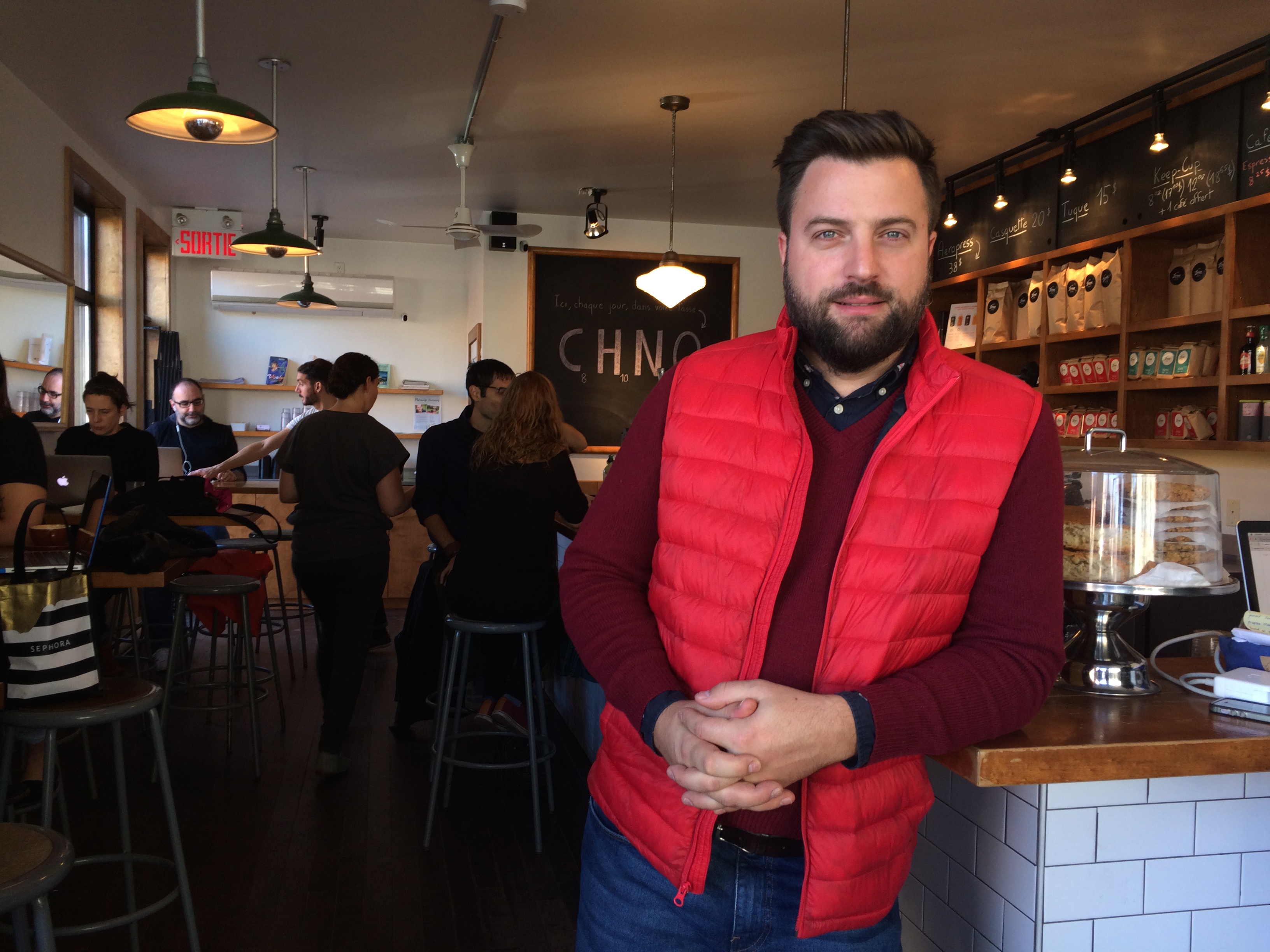 Charles-Ugo Boucher a choisi le quartier Villeray pour se lancer dans sa passion et ouvrir le Café Larue.