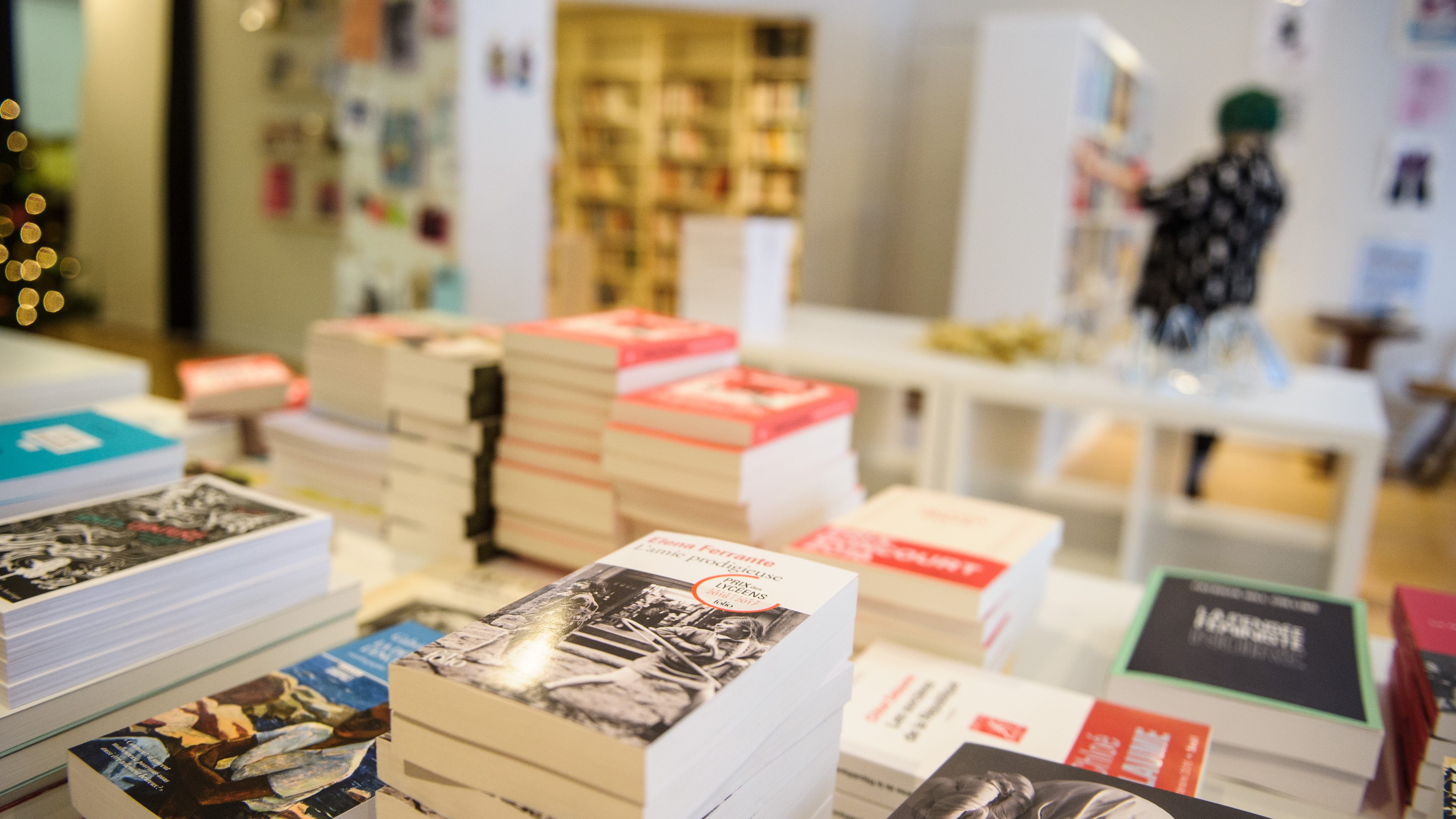 Des livres dans la librairie L'Euguélionne