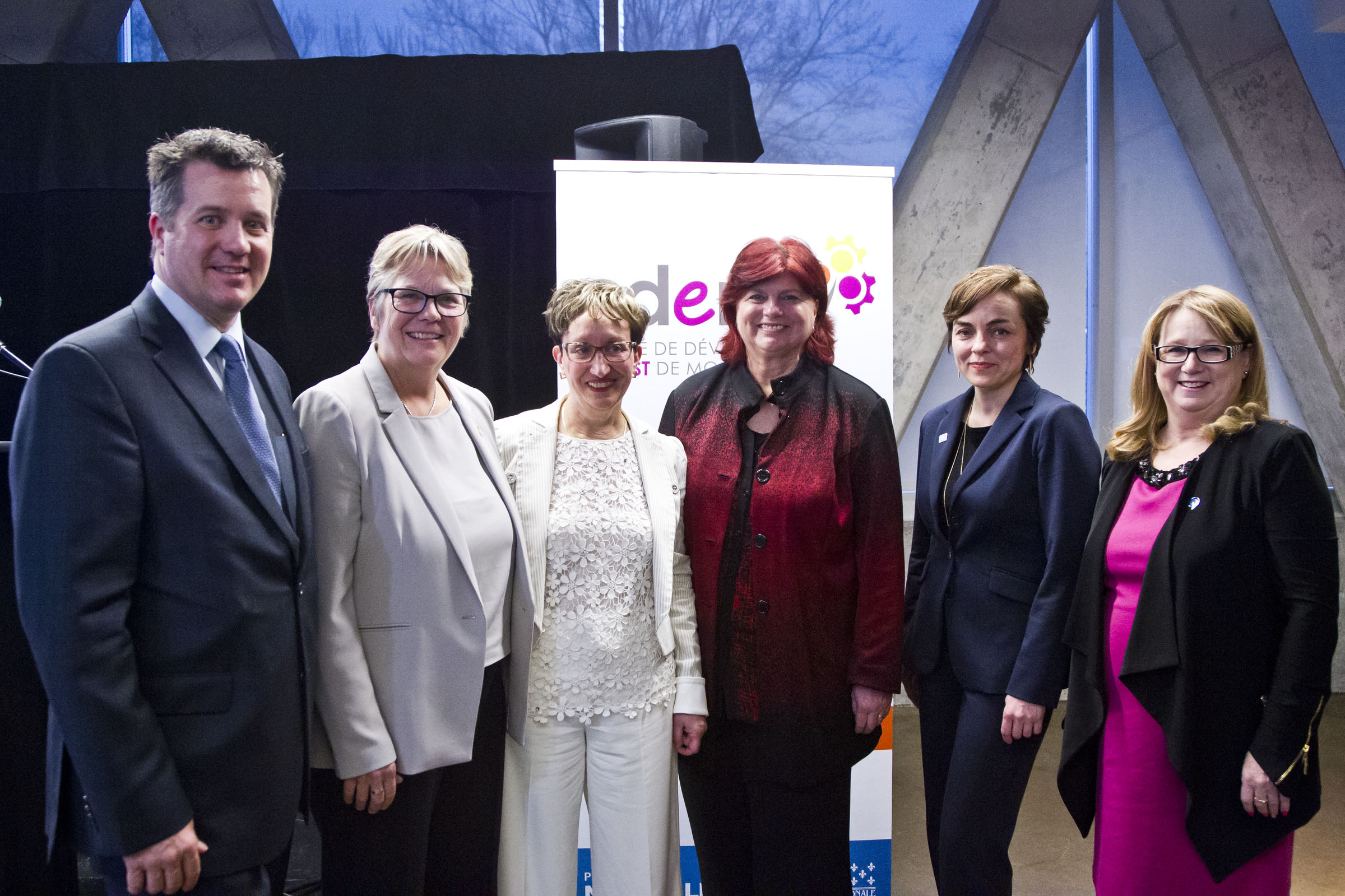 Des membres du Comité de développement de l'est de Montréal (gauche à droite; Robert Coutu, Chantal Rouleau, Malika Habel, Nicole Léger, Christine Fréchette et Carole Poirier