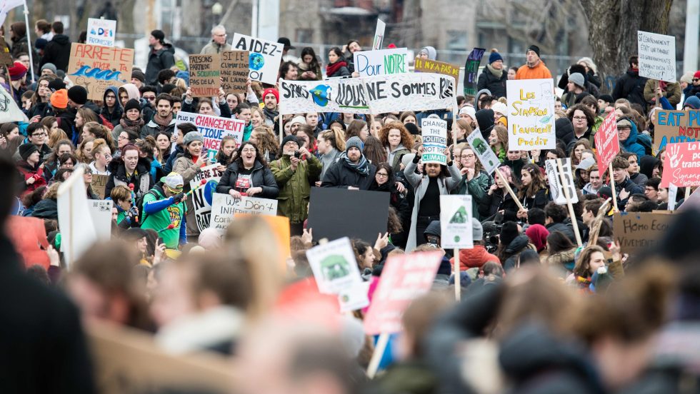 Plusieurs centaines de jeunes se sont réunis pour un sommet climatique au siège de l'ONU.