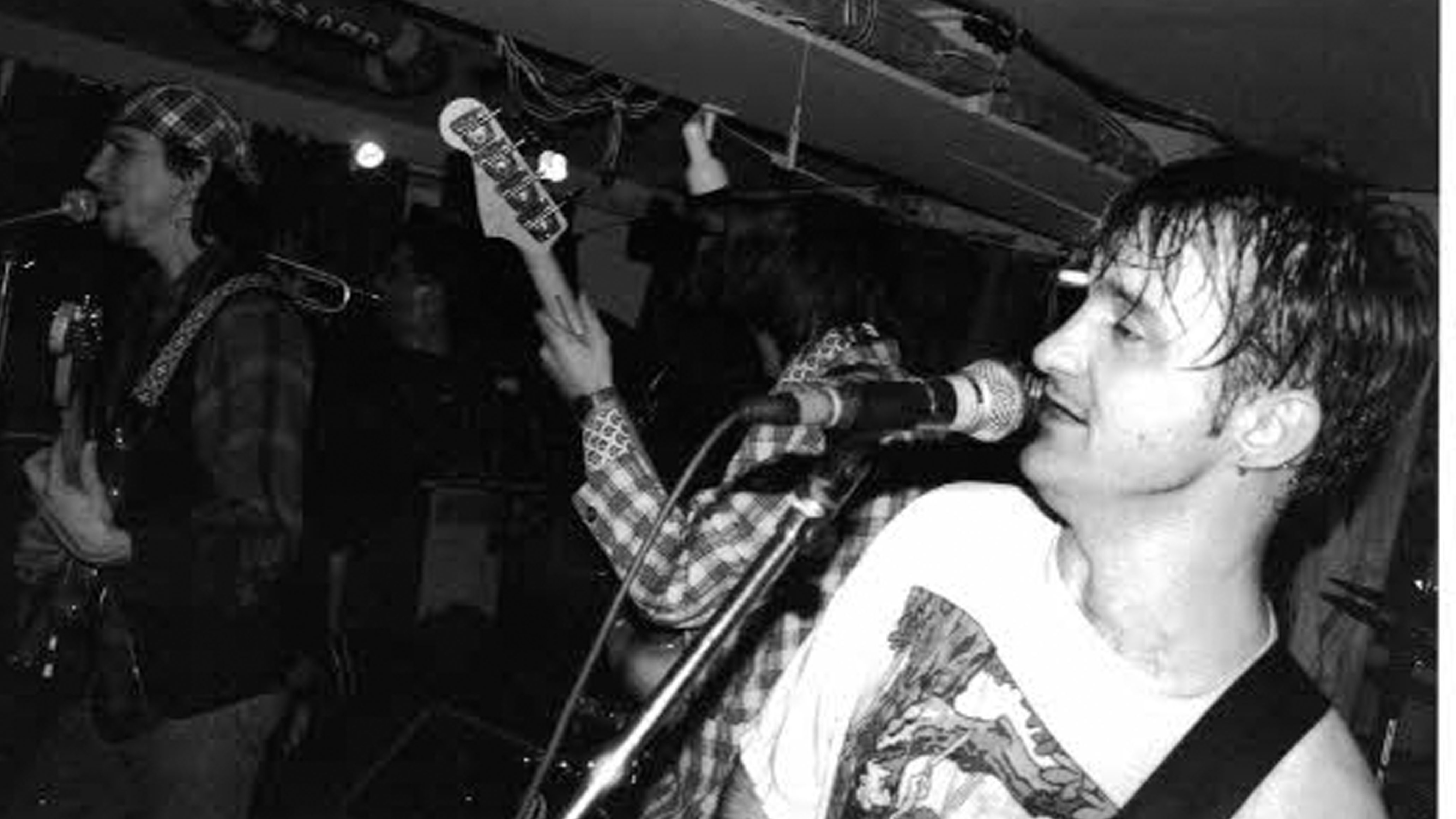 André Fortin et les Colocs lors d'un spectacle en 1995. Photo en noir et blanc