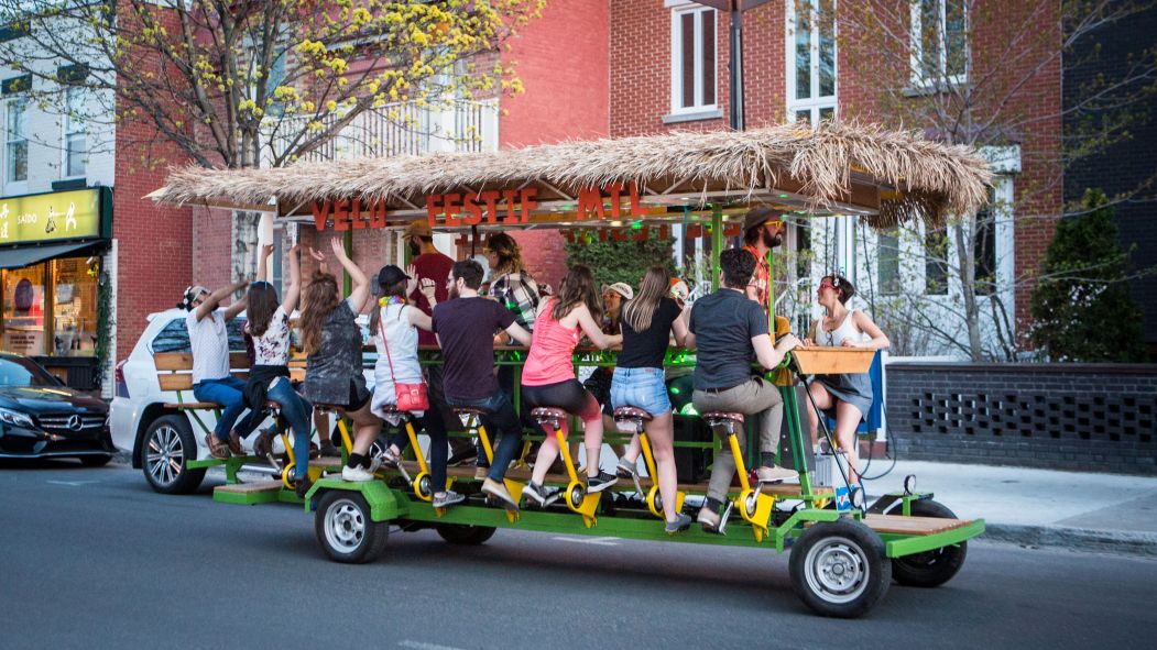 Un vélo multipassagers de Vélo Festif Montréal