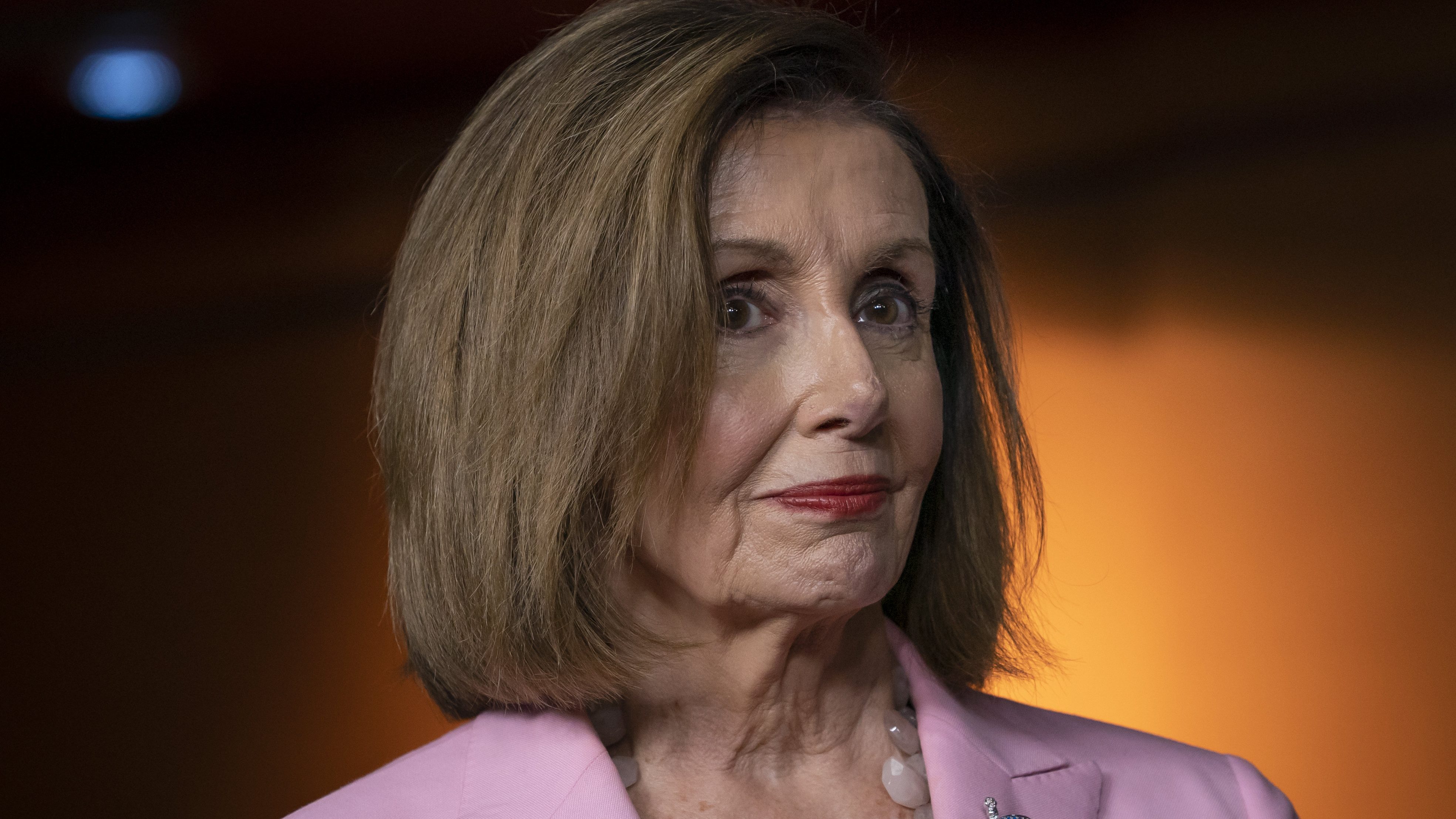 Nancy Pelosi demande une procédure de destitution rapide contre Donald Trump.