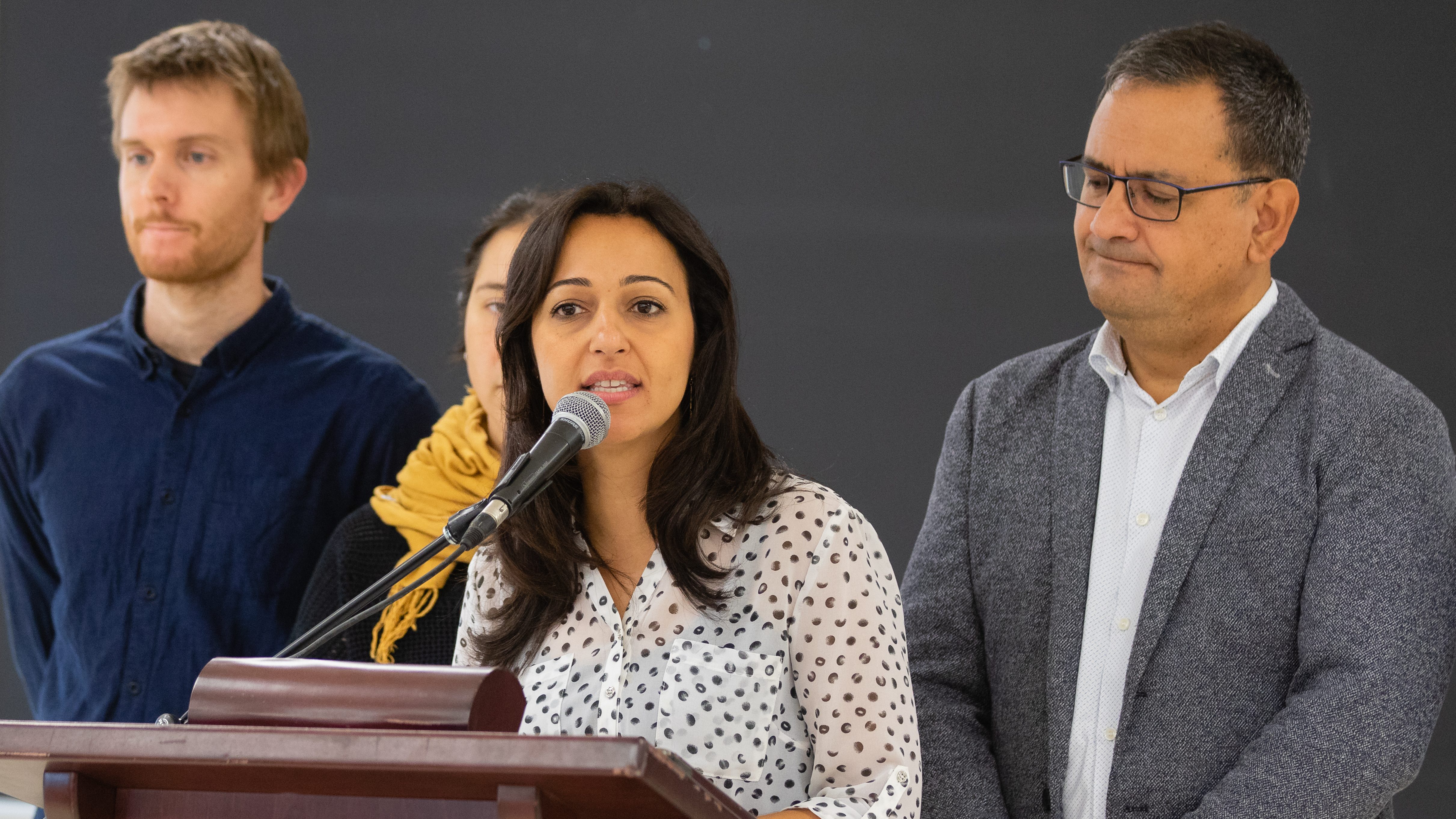 La députée solidaire de Mercier, Ruba Ghazal, à l'avant.