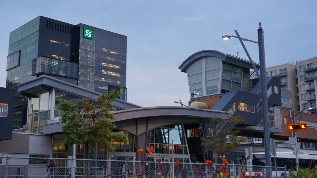 La station de métro à Longueuil