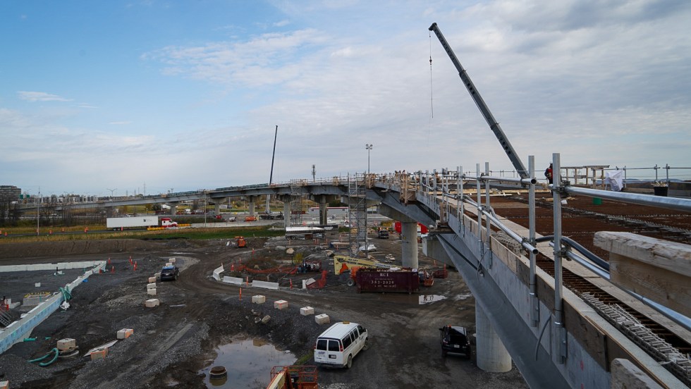 Le chantier du Réseau express métropolitain (REM), à Brossard.