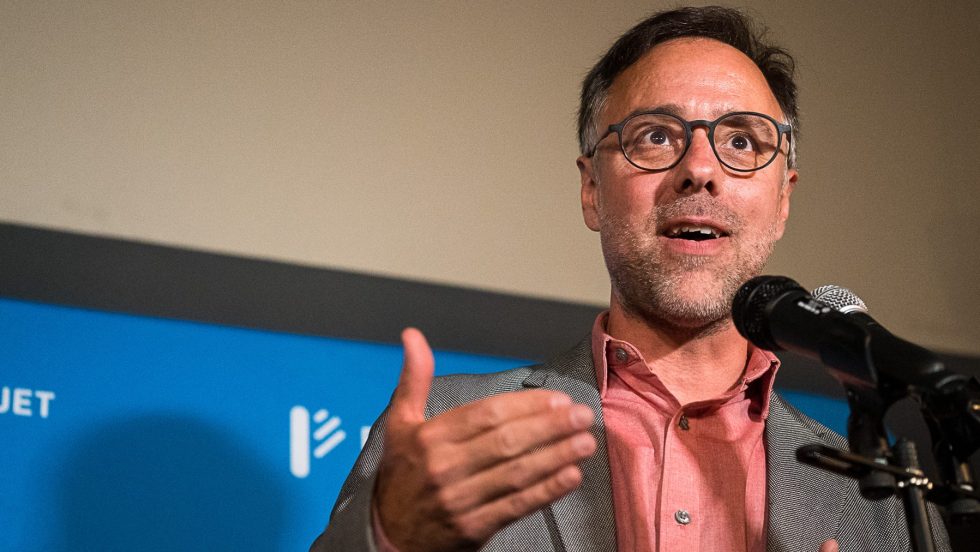 Luc Rabouin lors de son discours de victoire aux partielles pour l'élection du maire du Plateau-Mont-Royal