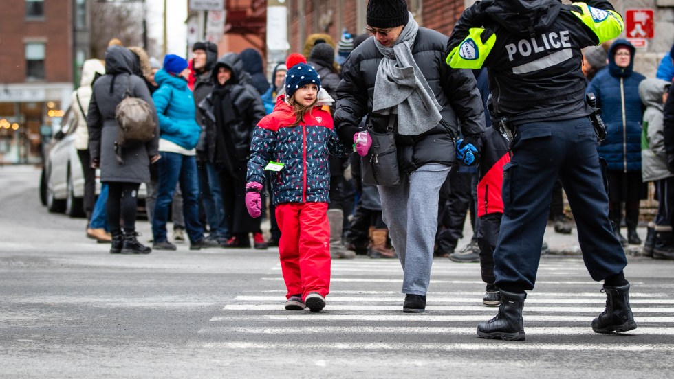 La traverse piétonne de la rue Hutchison et du boulevard Saint-Joseph