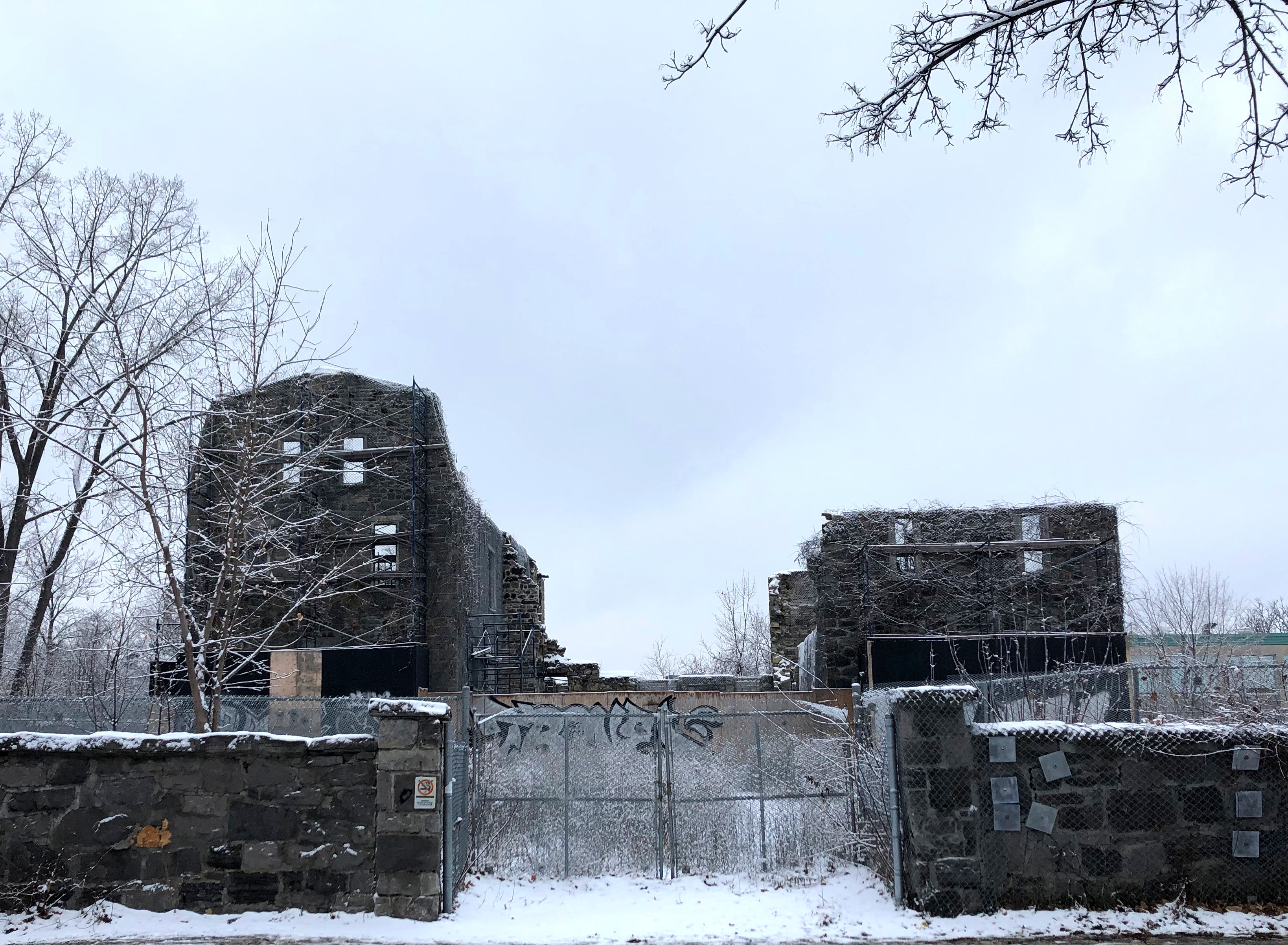 Ruine de l'ancien internat Sophie-Barat