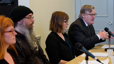 De gauche à droite: Eve-Marie Lacasse, Alexandre Popovic, Me Virginie Dufresne-Lemire et Me Alain Arsenault