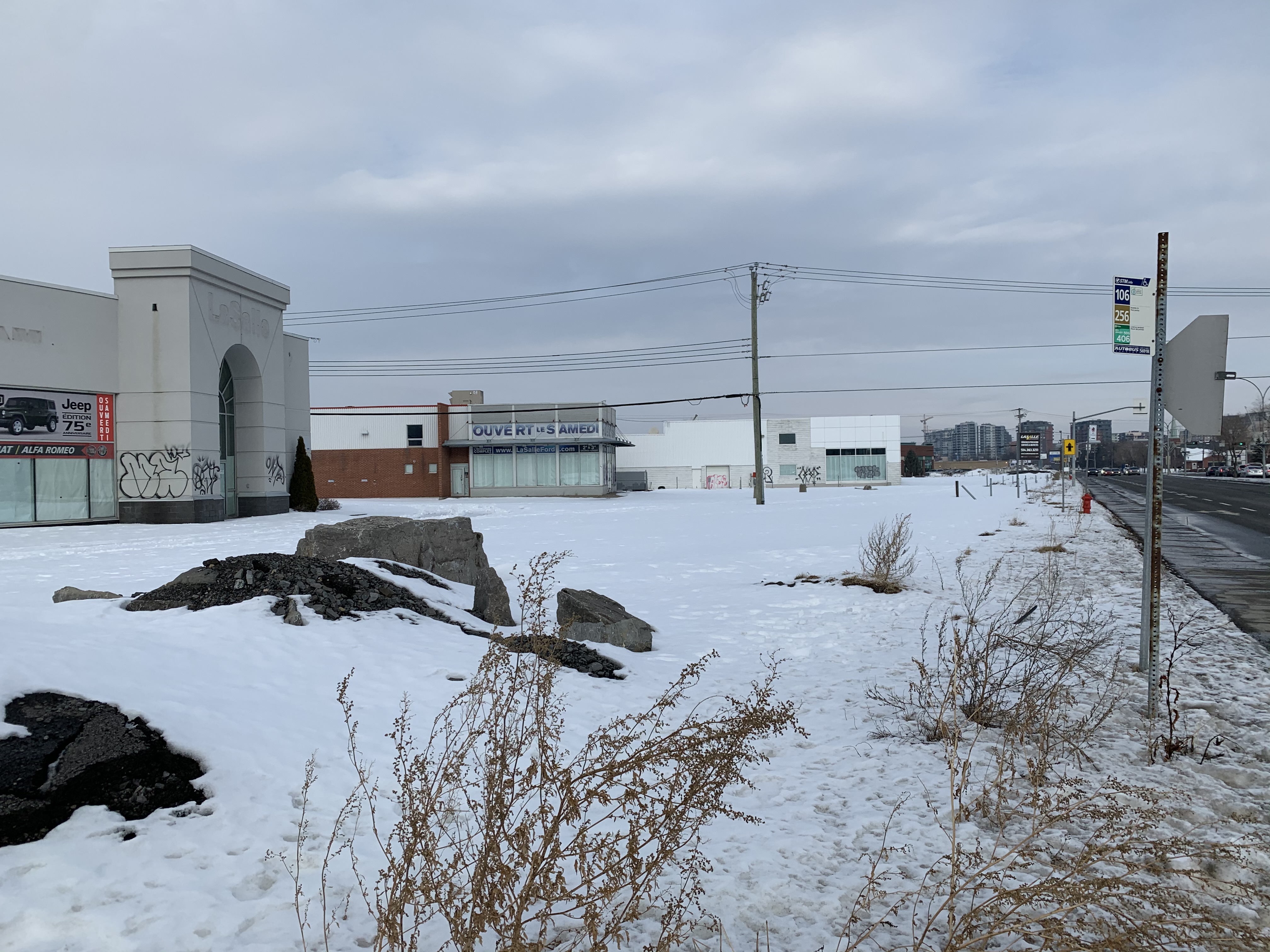 Les terrains visés par l'ensemble immobilier sont situés à l'angle du boulevard Newman et de la rue Léger. Le projet devrait comporter plus de 1000 logements.