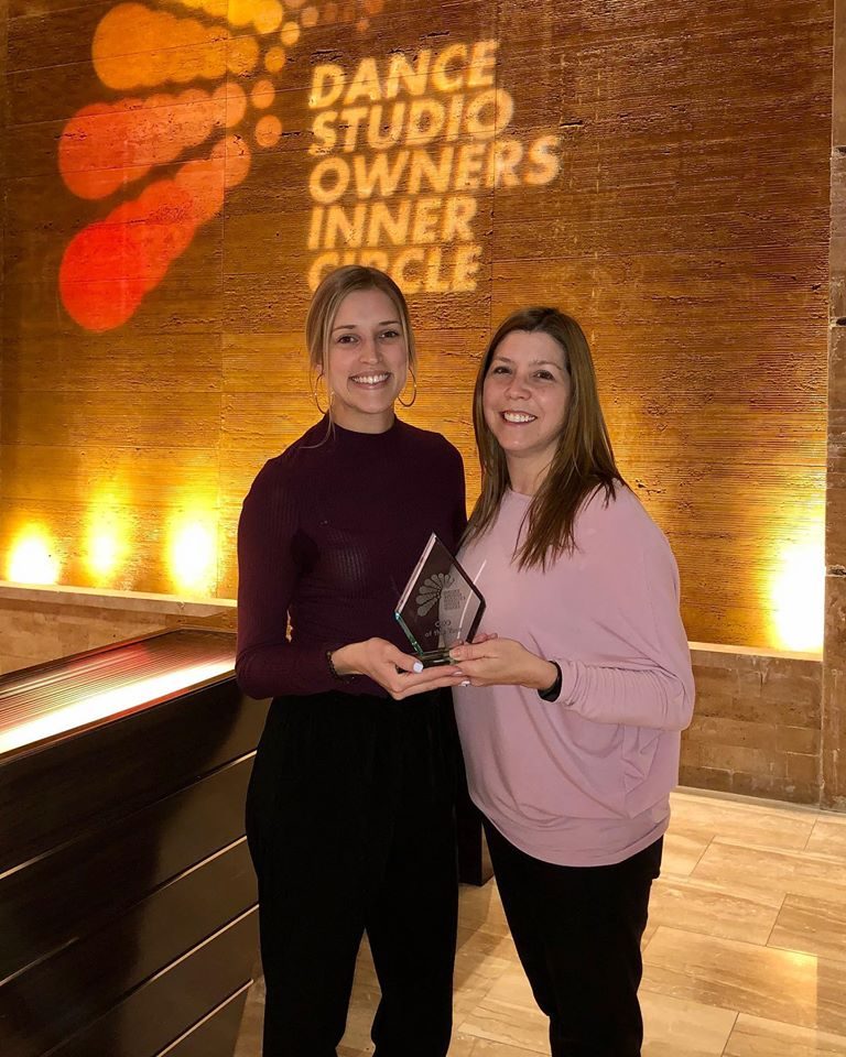 Les deux propriétaires du Studio Imperium remporte le prix CEO of the year par le Dance Studio Owners.