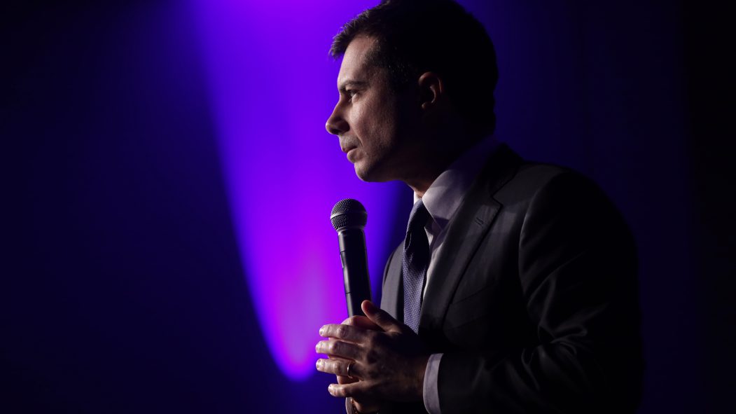 Buttigieg refuse «les leçons» des pro-Trump