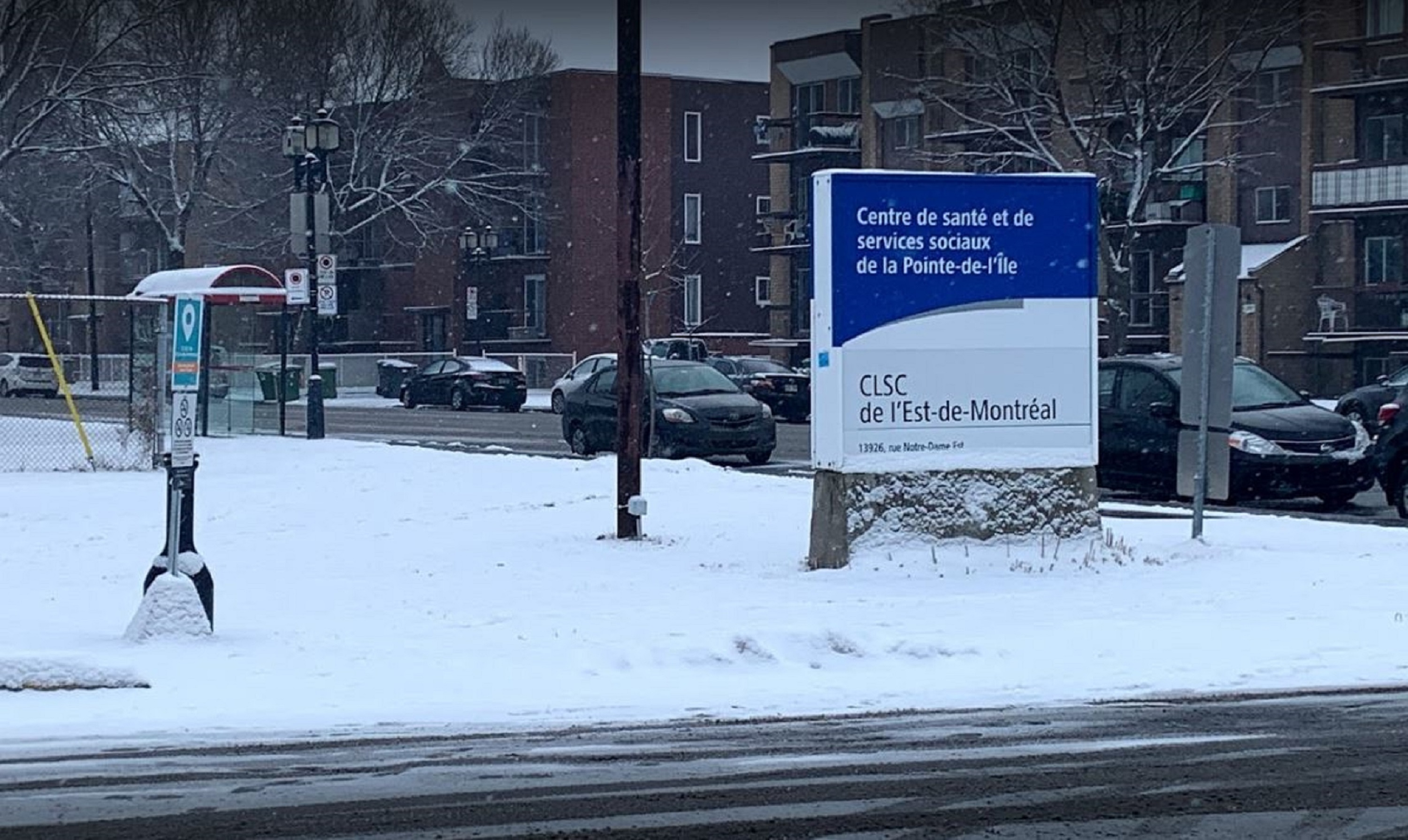 Une personne présentant des symptômes similaires à ceux du COVID-19 a subi des tests au CLSC de l’Est-de-Montréal, à Pointe-aux-Trembles.