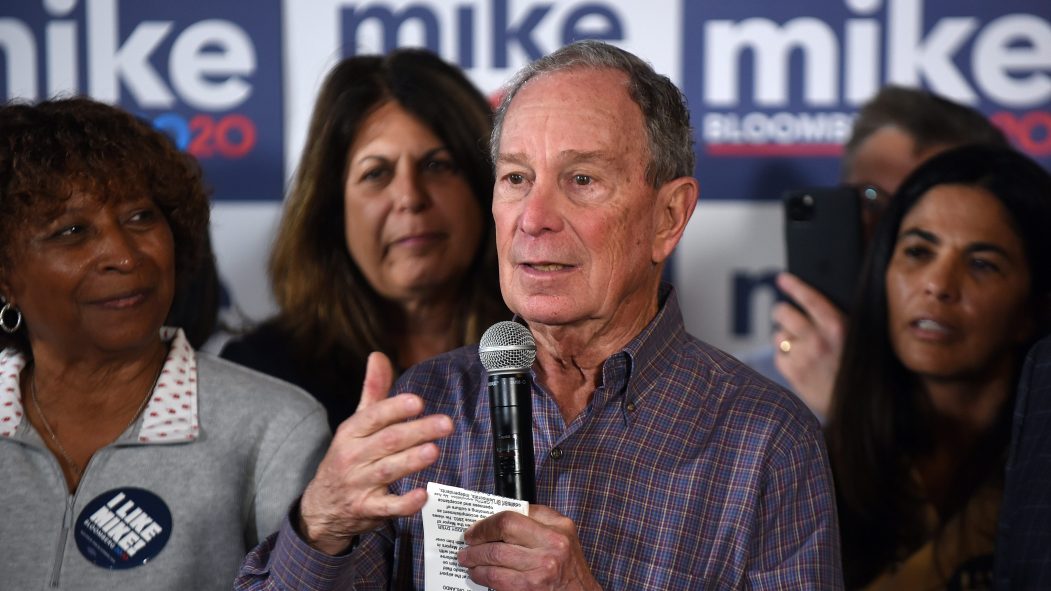 Primaire démocrate: Bloomberg se retire apporte son soutien à Joe Biden