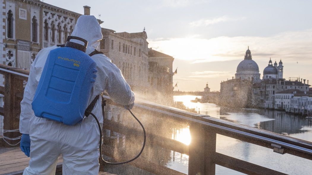 Ralentissent de la progression du coronavirus en Italie, une lueur d'espoir