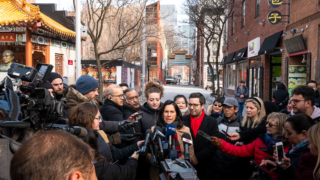 La mairesse de Montréal Valérie Plante est allée à la rencontre des commerçants du Quartier chinois, durement touché par la crise du coronavirus.