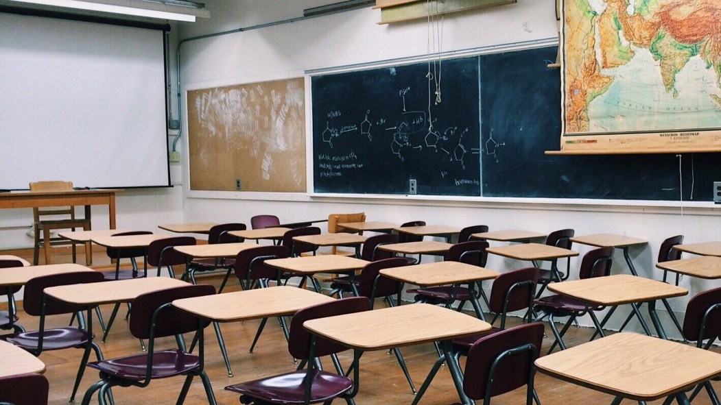 Une classe vide. Les enseignantes devront bientôt faire leur retour.