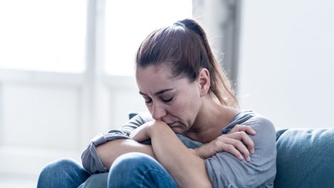 Une femme en détresse psychologique