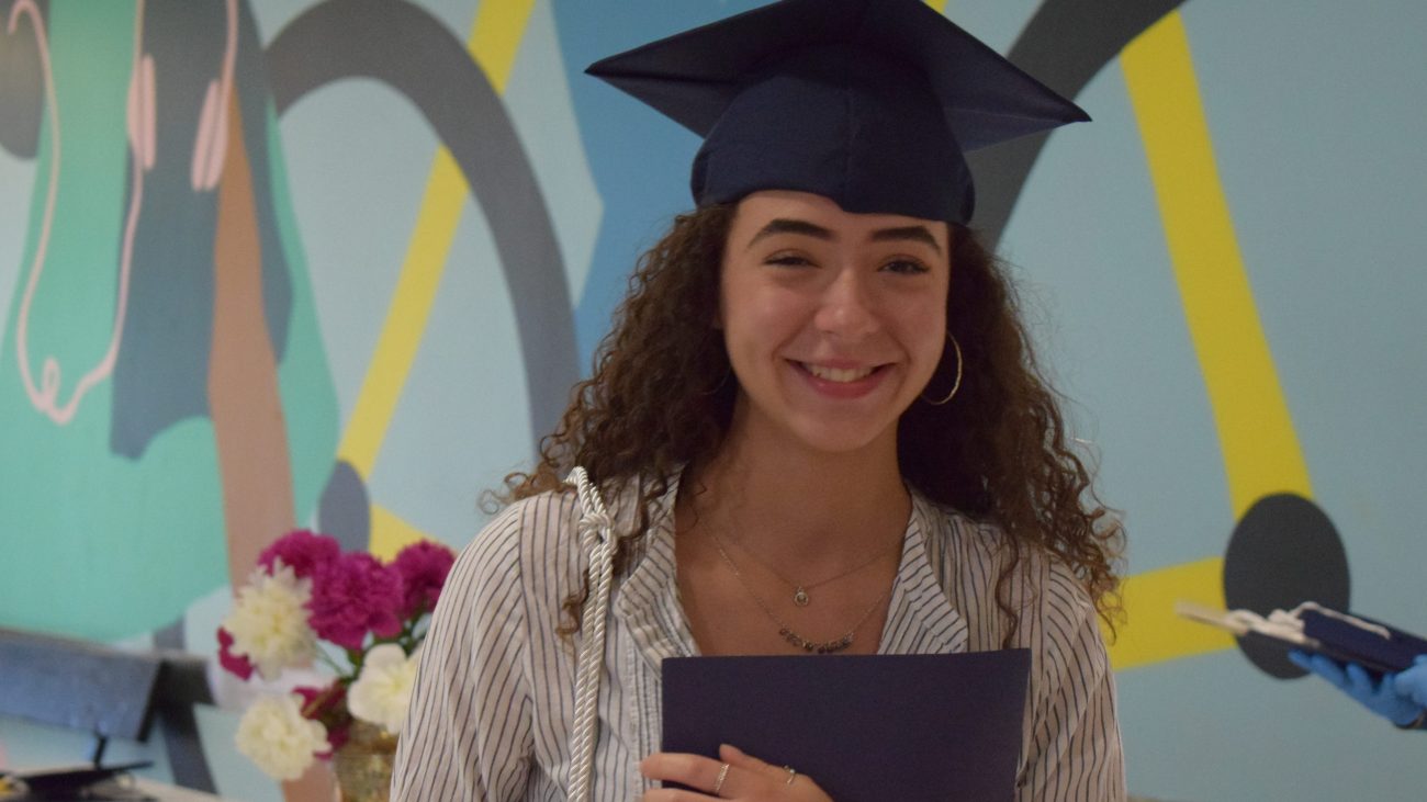 Pour pallier le manque d’un rite de passage important dans la vie des jeunes, l’école secondaire Daniel-Johnson a souhaité marquer le coup en organisant une cérémonie pour les finissants.