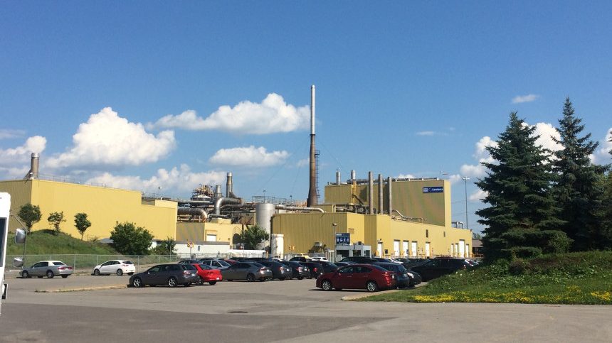 Le 24 juin, près d’une trentaine de camions remplis de carcasses d’animaux étaient en attente d’être vidés sur le site de l’entreprise Sanimax.