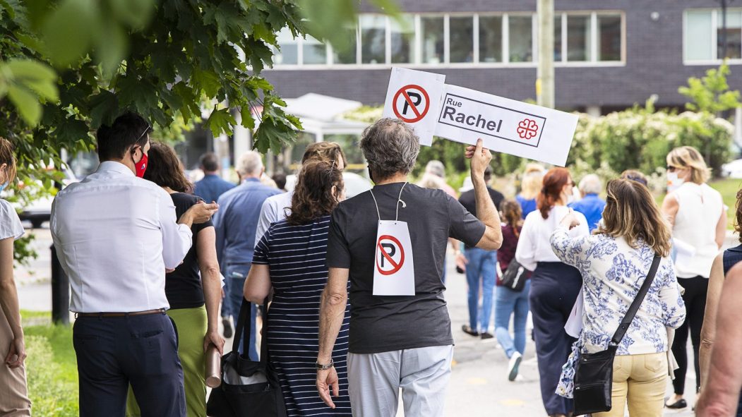 Des manifestants ont marché ce matin sur le corridor piéton de la rue Rachel est qu'ils contestent