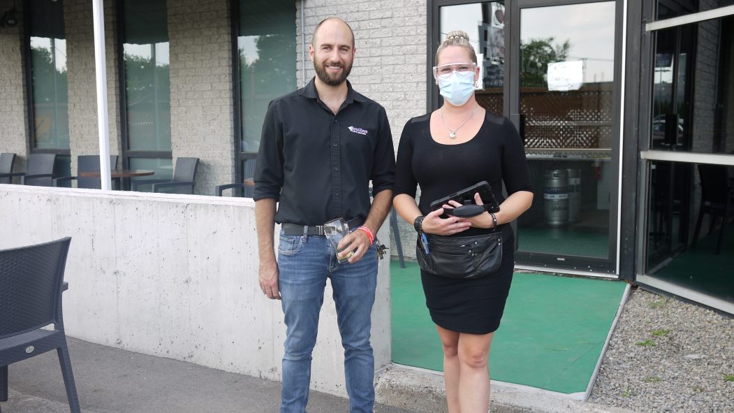 L’arrêt de vente d’alcool à minuit et la fermeture des bars à une heure du matin est dorénavant en vigueur dans les bars partout au Québec.