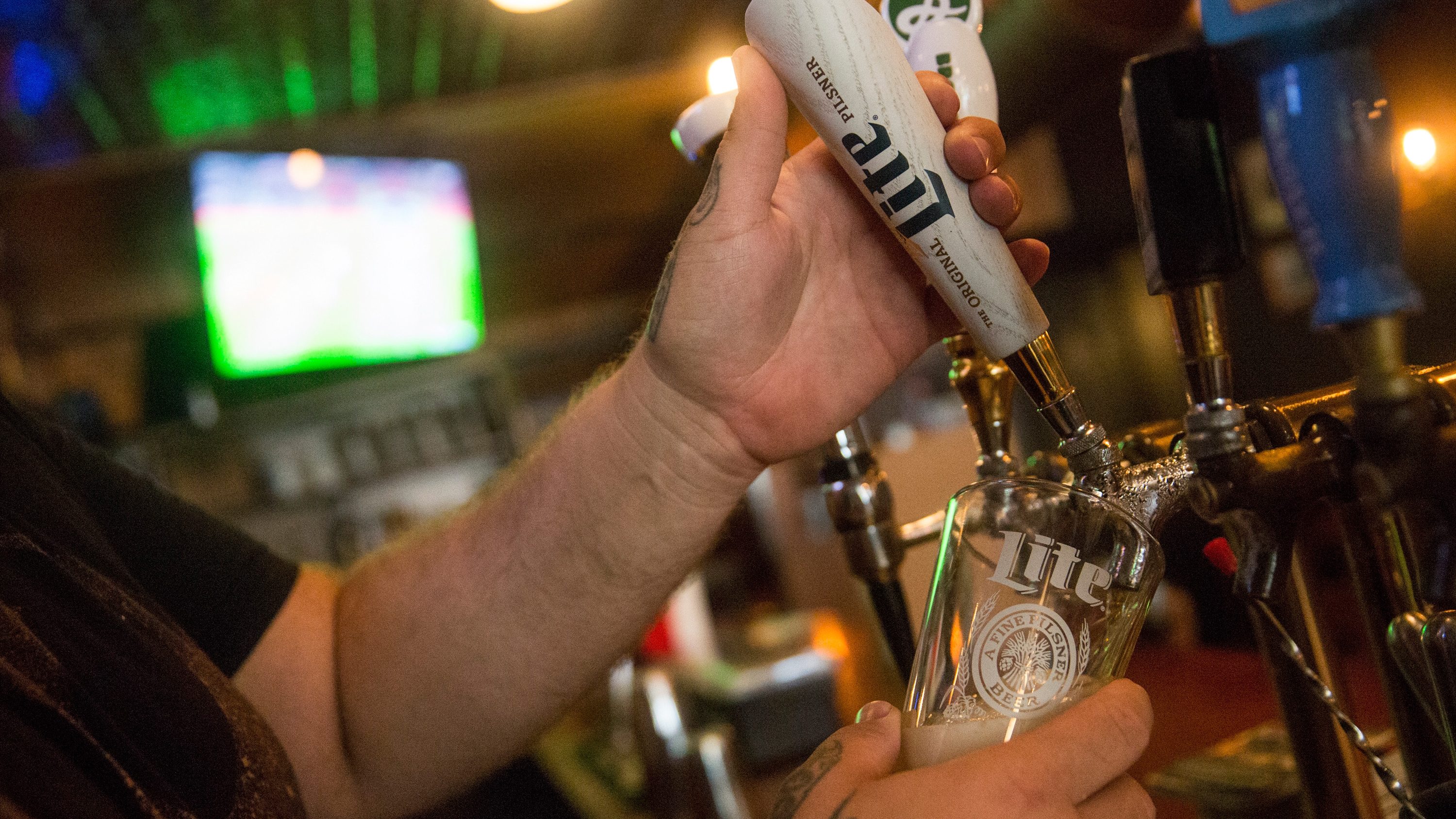 Seuls trois bars ont été touchés par la COVID-19 à Montréal