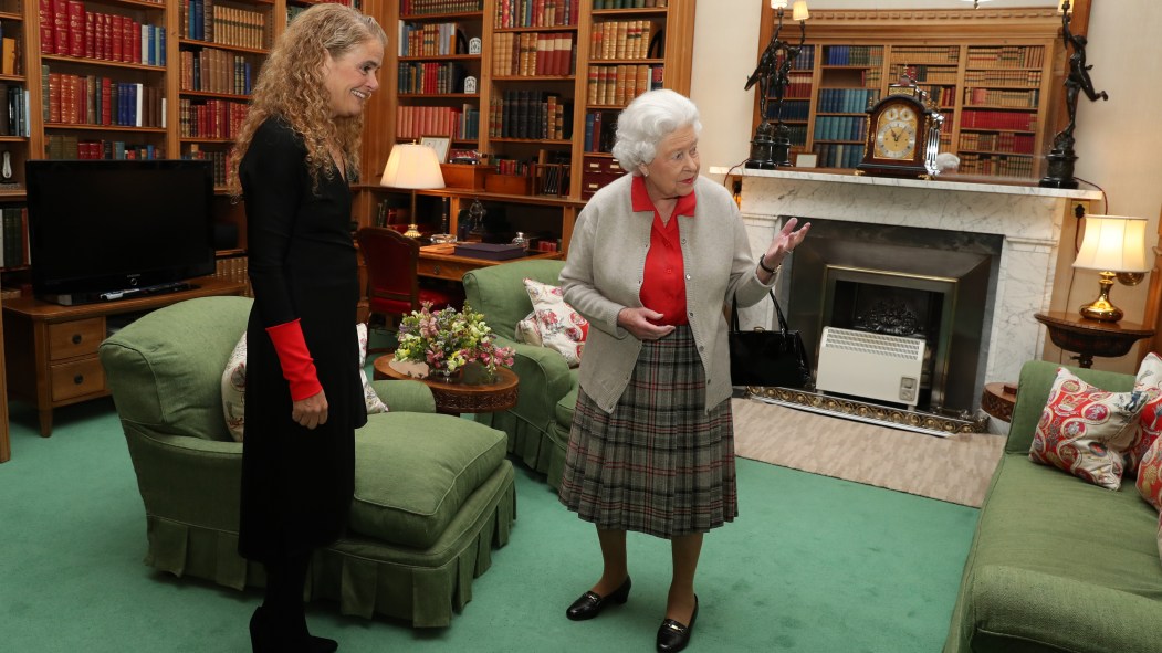 La gouverneure générale du Canada Julie Payette, en compagnie de la reine Elizabeth II