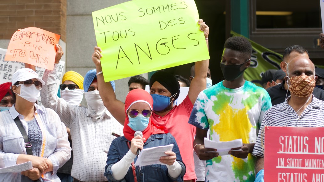 Une manifestation pour réclamer une régularisation de tous les travailleurs essentiels migrants