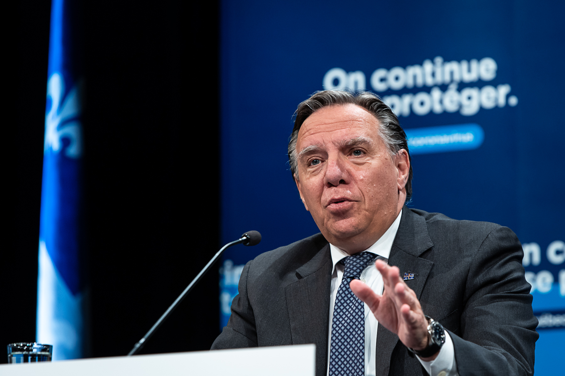 Hausse de la transmission: «c’est le temps de sévir», tonne Legault