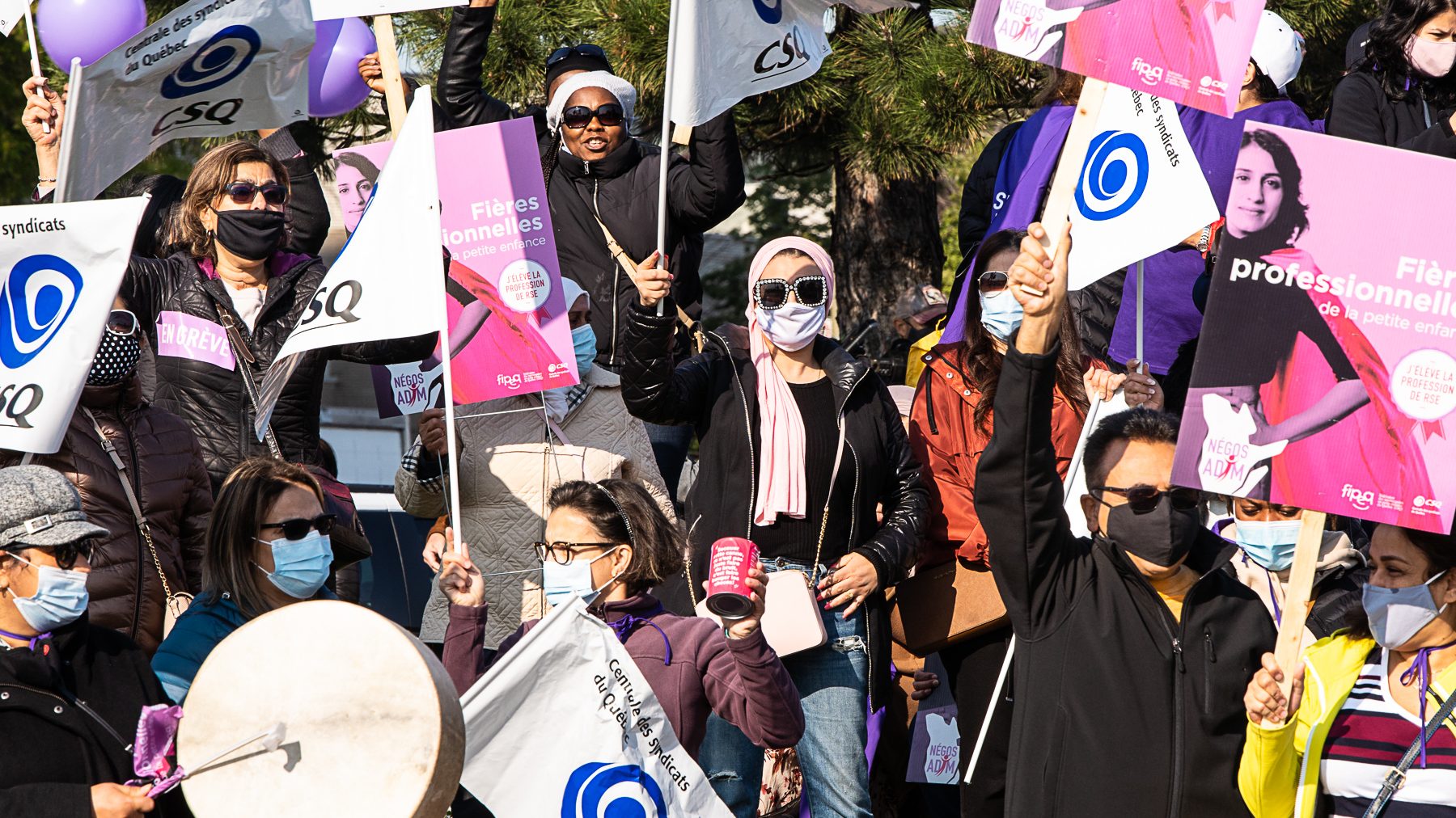 Les intervenantes en milieu familial ont manifesté lundi à Montréal.