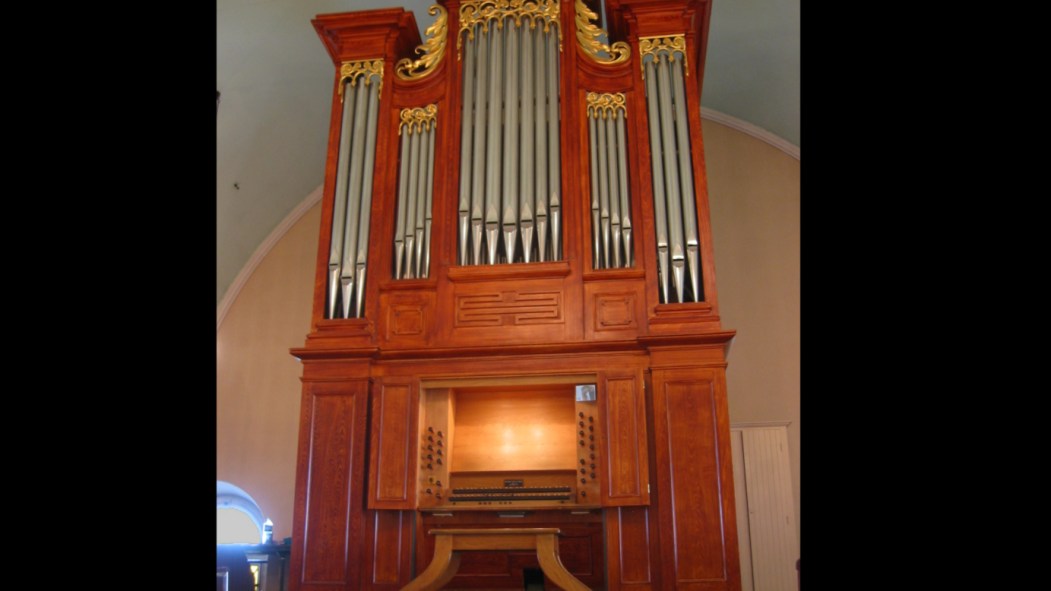 Orgue silencieux durant les messes dominicales à la Visitation