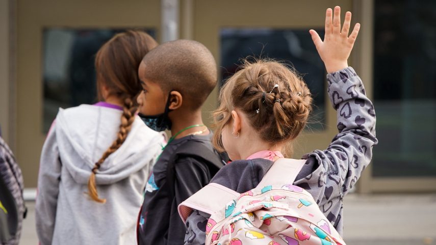 des enfants dans une école