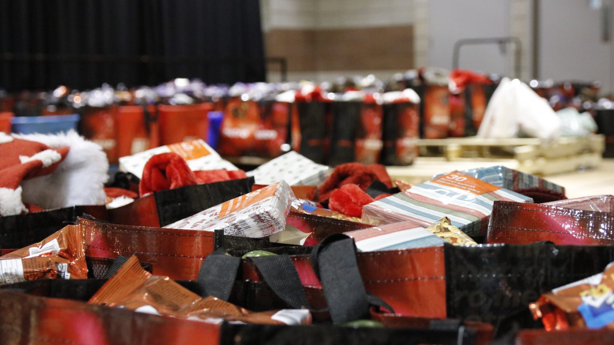 Les paniers de Noël au Centre des loisirs de Saint-Laurent