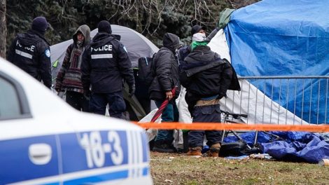 Campement Notre-Dame: l’éviction commence