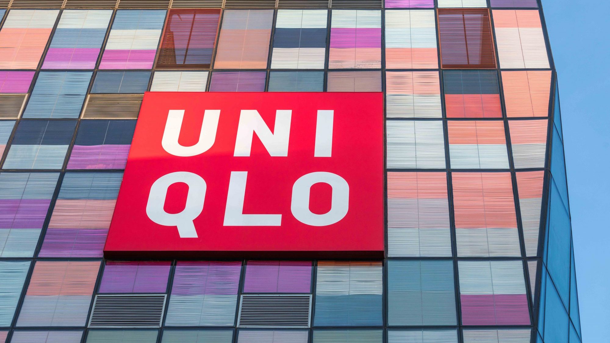 Enseigne du magasin UNIQLO