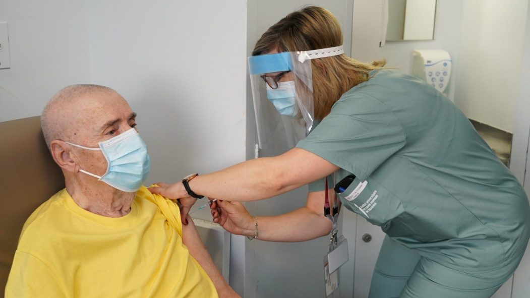 Normand Doyon, 85 ans, a été le premier résident du CHSLD Jeanne-Le Ber à se faire vacciner