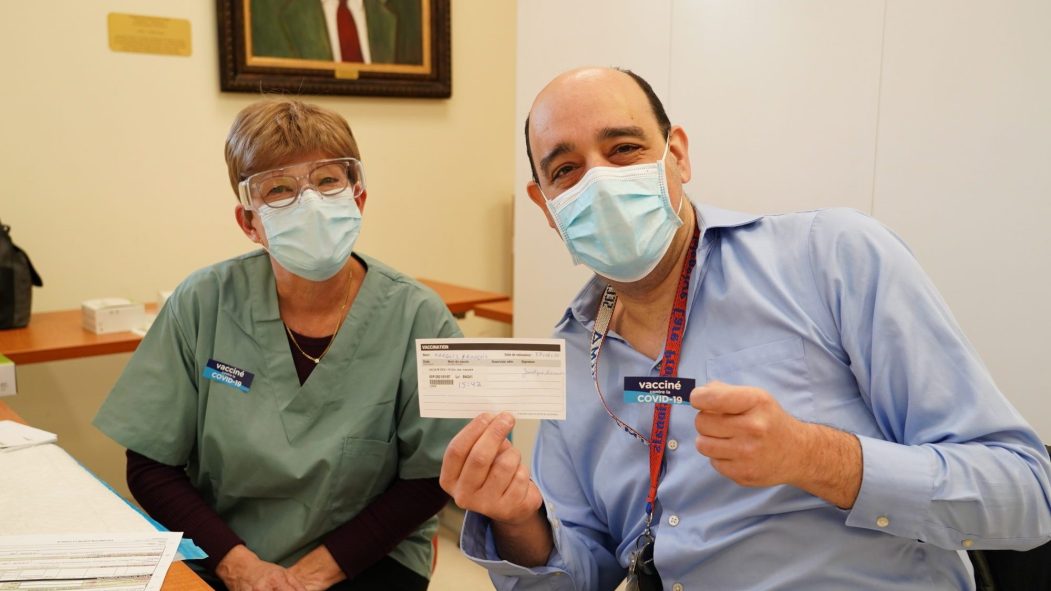 Le Dr François Marquis lors de sa vaccination le 7 janvier 2021.