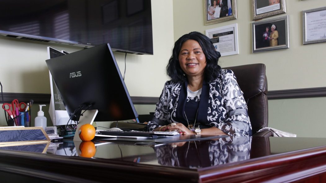 La directrice générale et fondatrice du CEJFI, Régine Alende Tshombokongo.