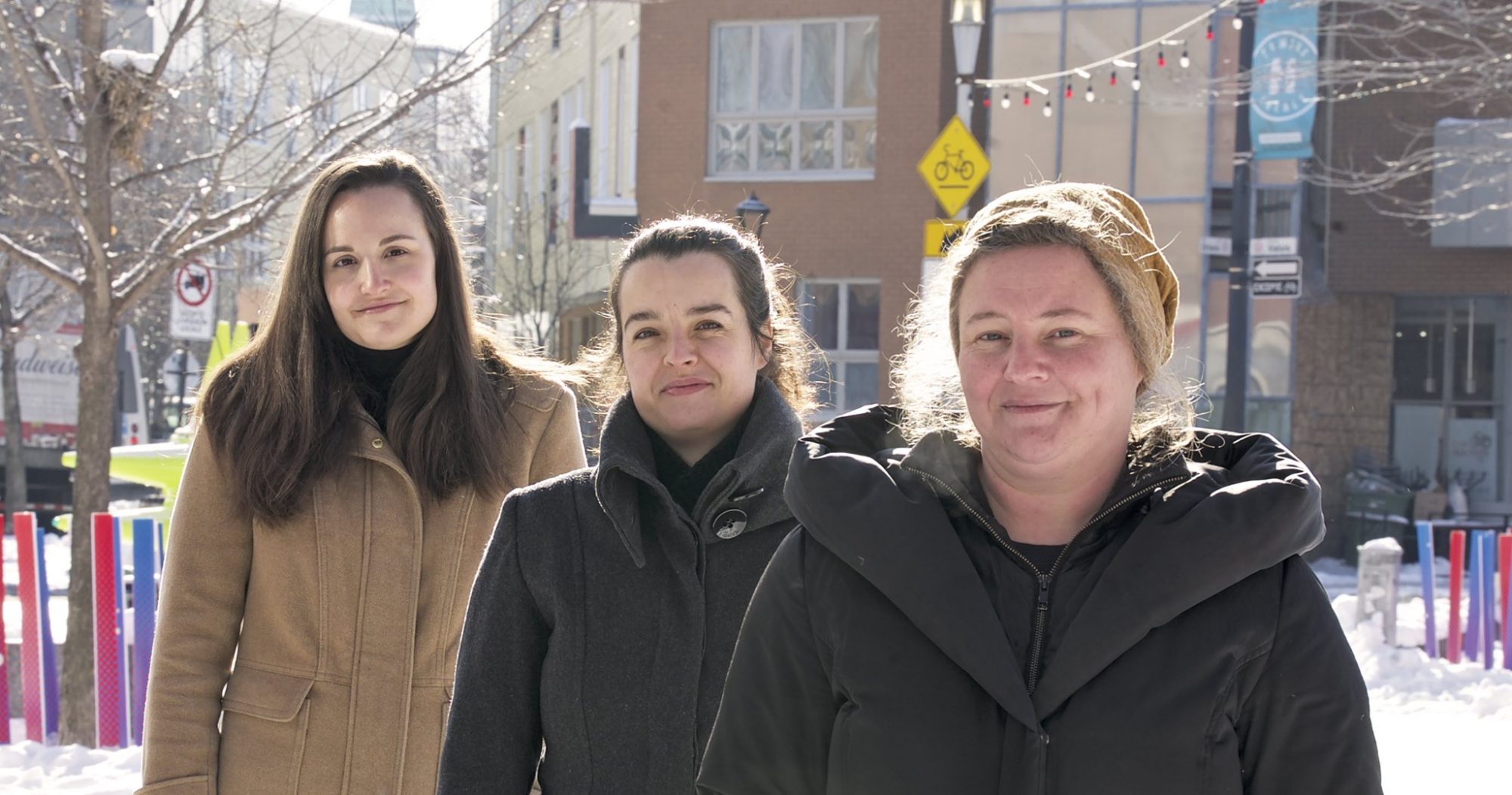 Photo des trois libraires près de la Place Simon-Valois.