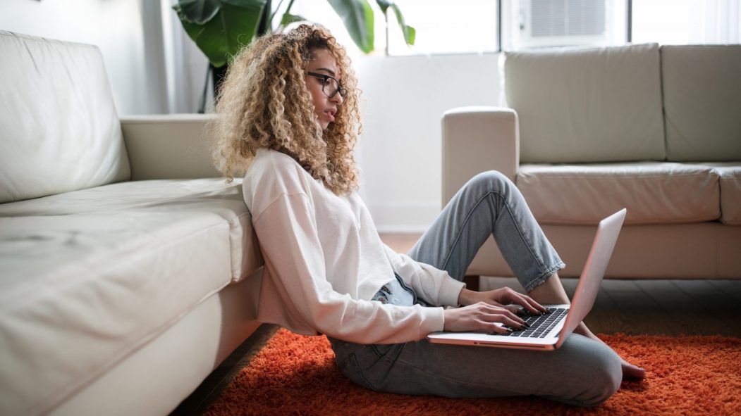 Télétravail et confinement: quels effets sur notre rapport à la mode?