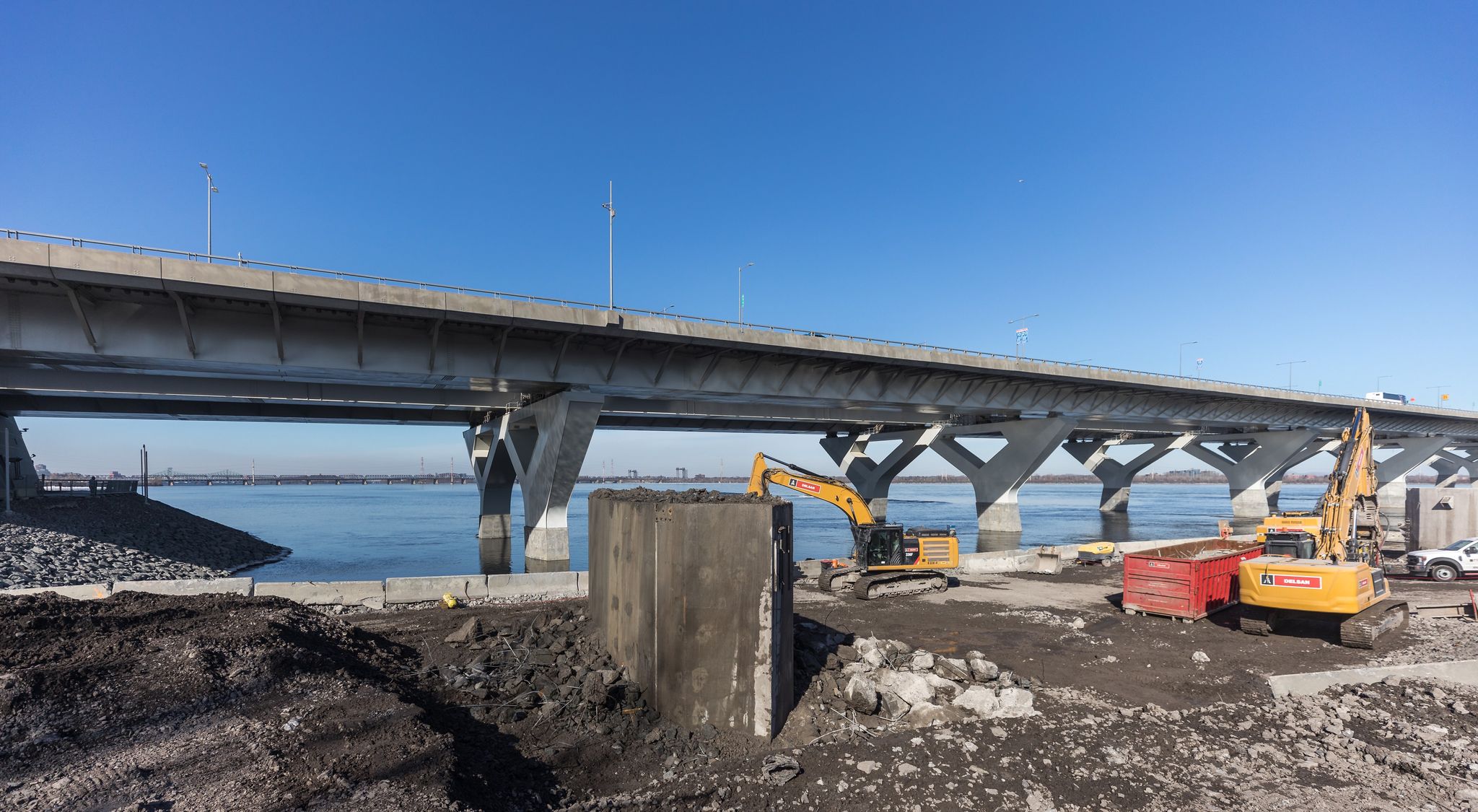 Déconstruction de pont Champlain.