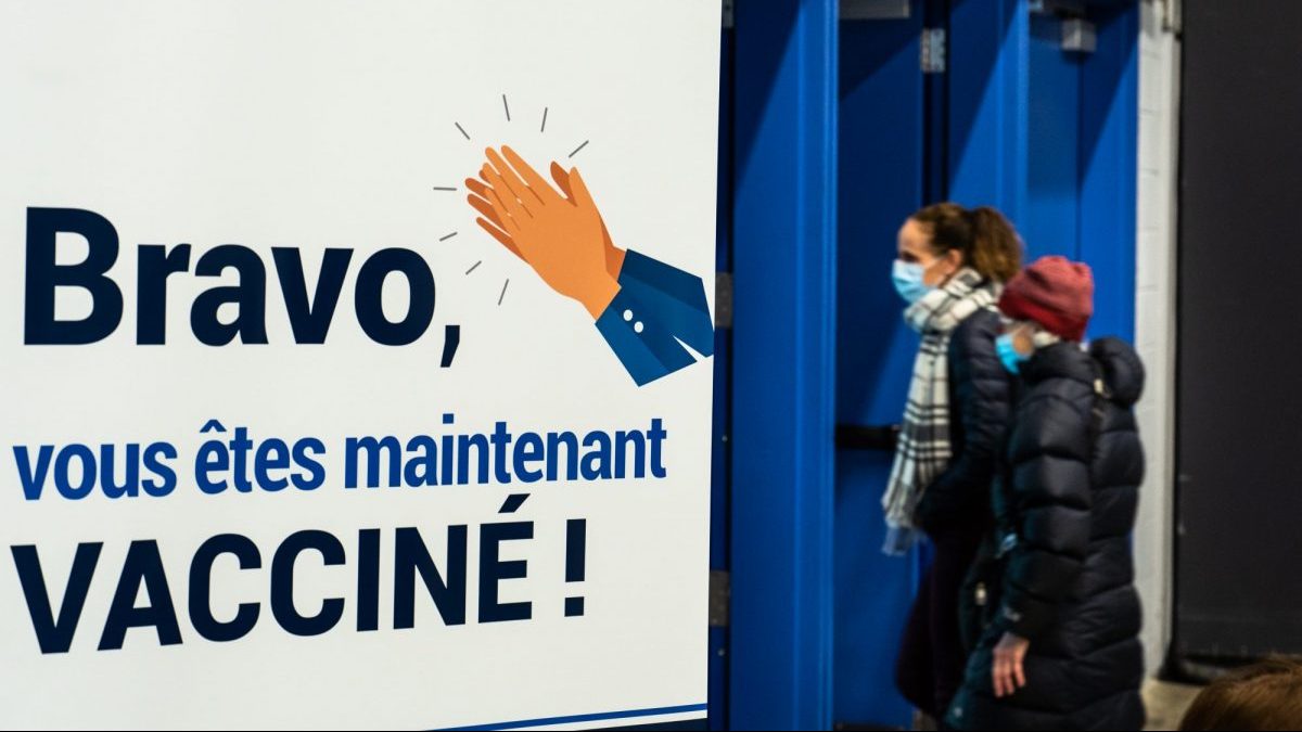 Une majorité de Québécois favorable au passeport vaccinal selon un sondage Léger