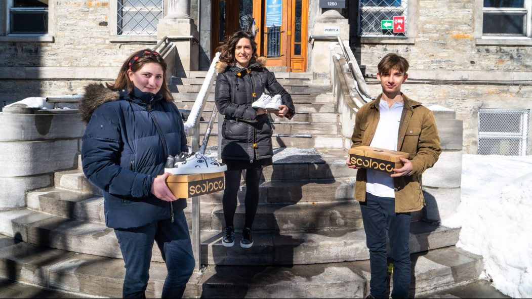 Une école-entreprise produit des chaussures faites à base de pomme