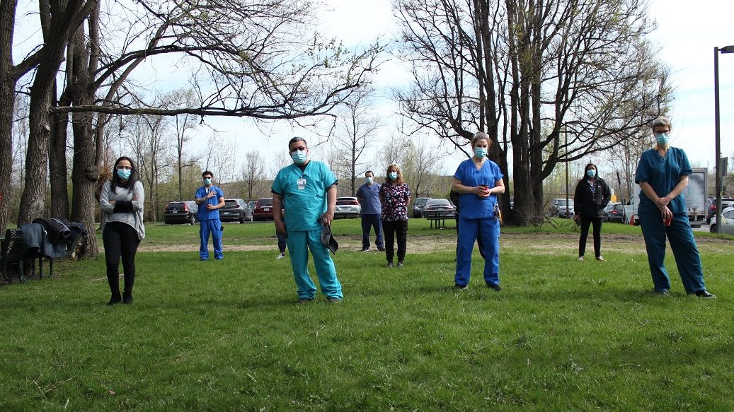 Des préposés aux bénéficiaires de Grace Dart.