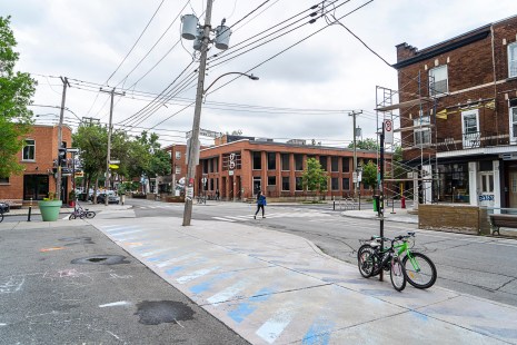 La rue de Castelnau en été